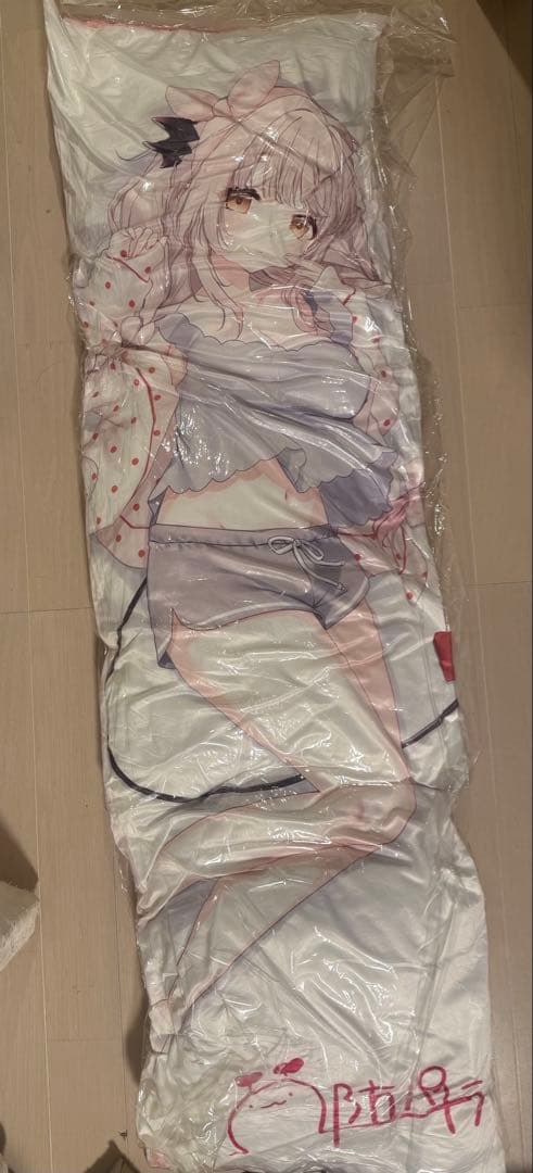 周防パトラ等身大抱き枕 缶バッジセット