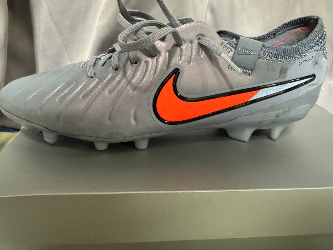 NIKEティエンポサッカーシューズ グレー/オレンジ