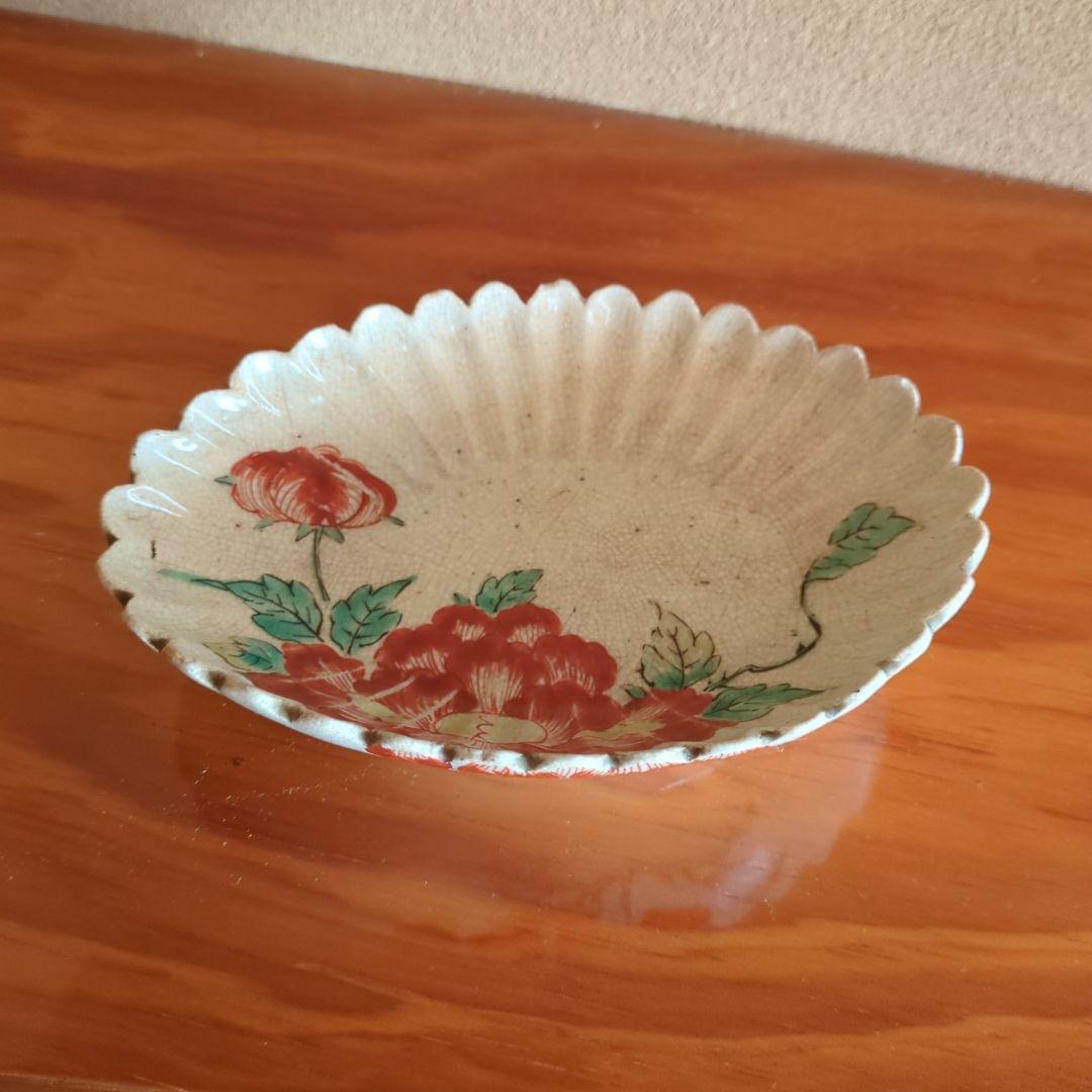 花柄の陶器皿 波型縁取り　骨董品　古美術