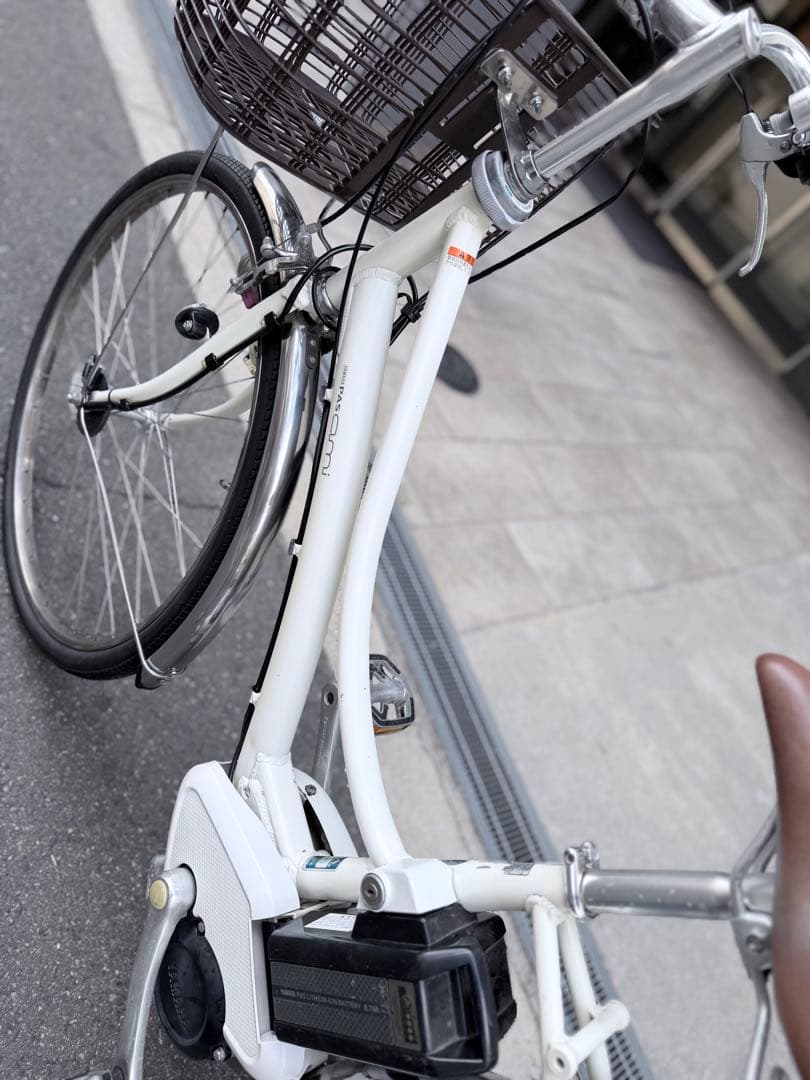 大阪府　ヤマハ　ホワイト 電動アシスト自転車 26インチ
