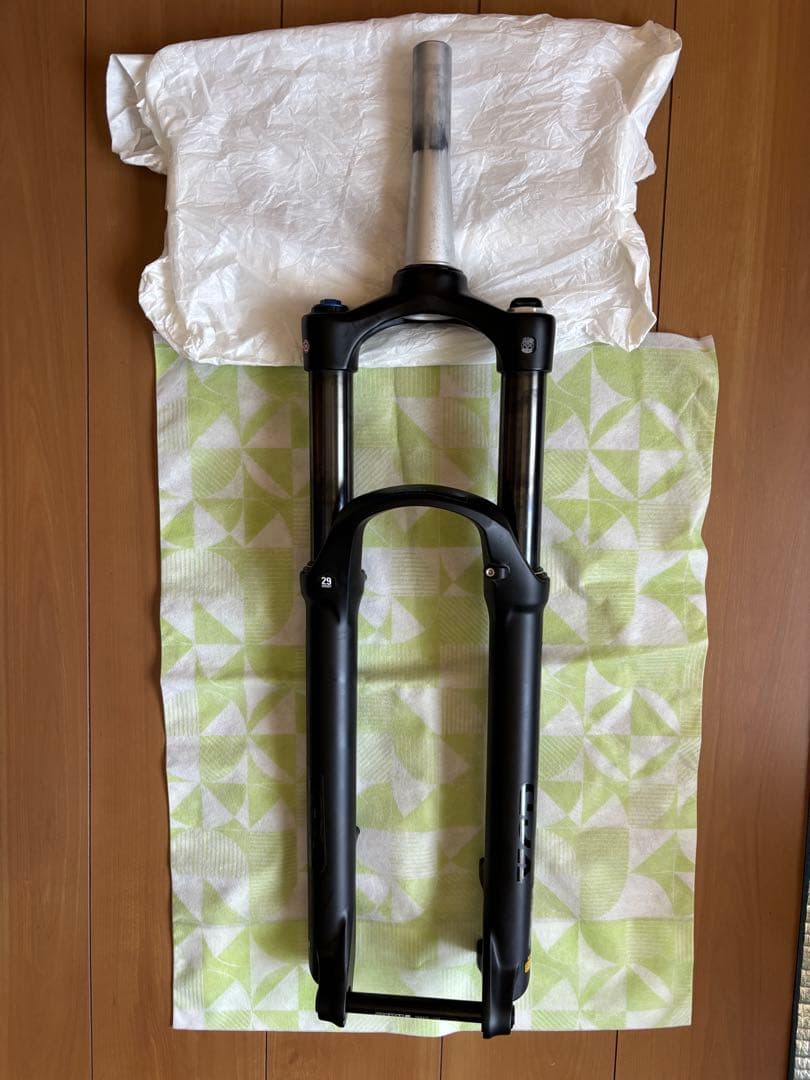 SR SUNTOUR XCR 29インチサスペンションフォーク