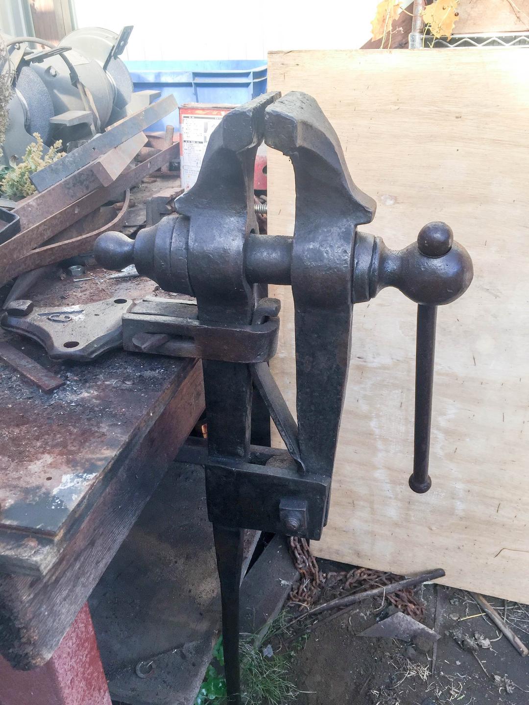 立て万力(バイス)  鍛治屋 工具 Post vise
