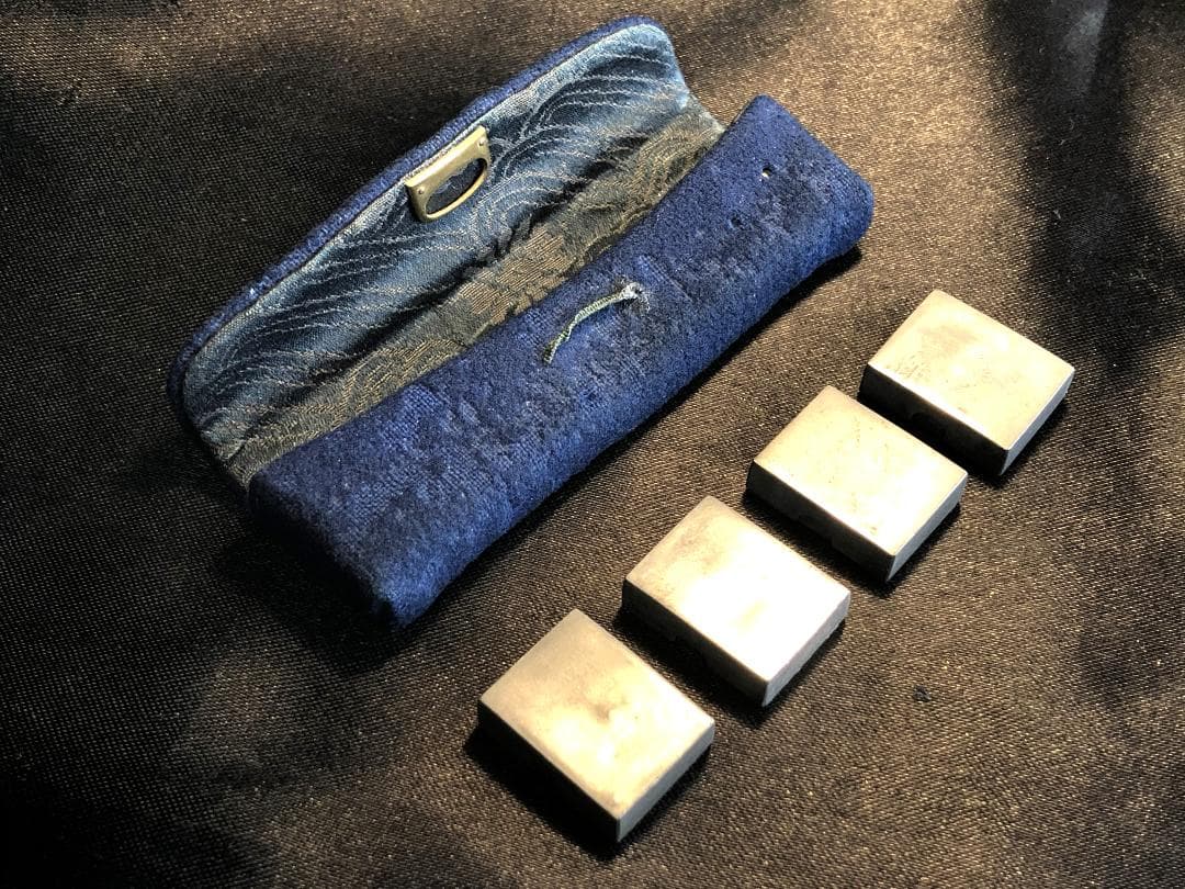【 彫金小箱 江戸金工 】　ニッケル豆箱　手造　ケース付