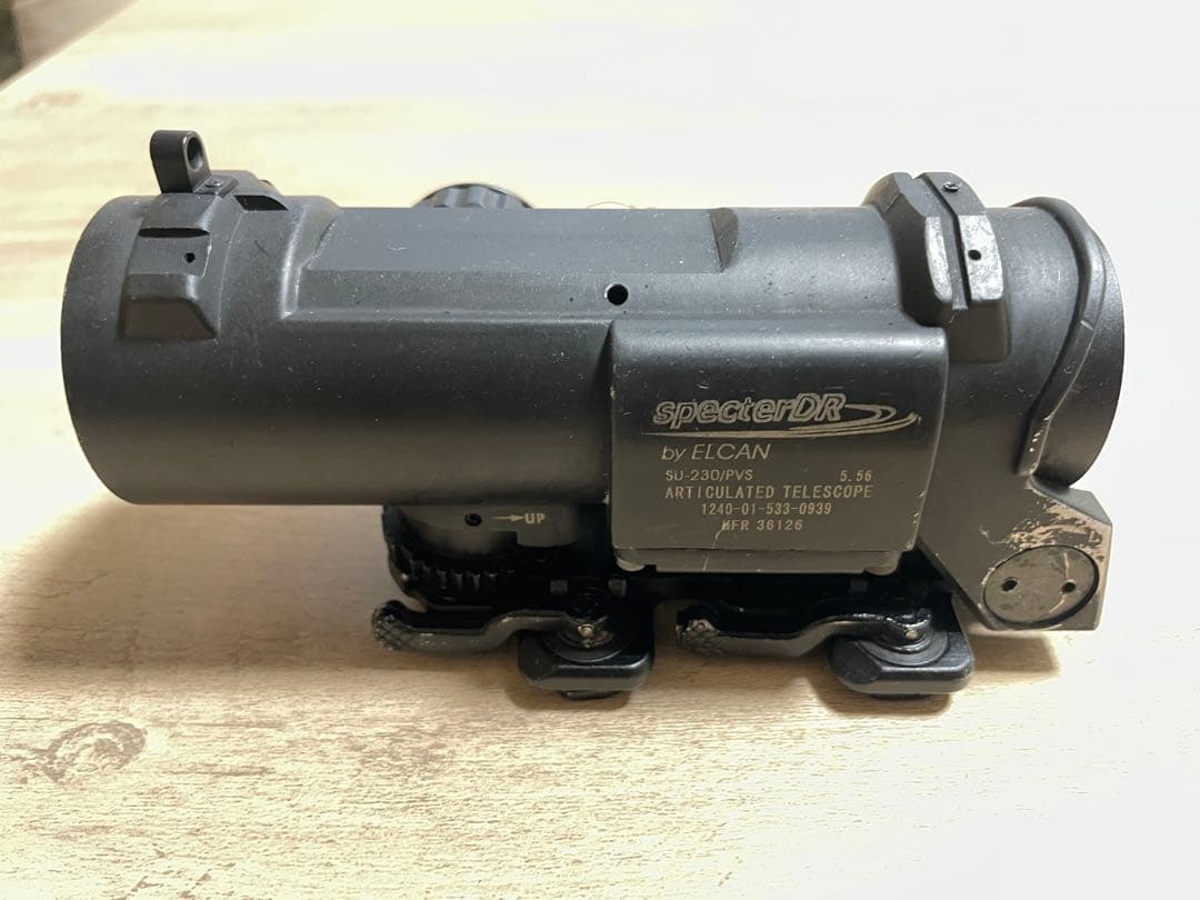 elcan specterDR 1x4 切り替え可能。