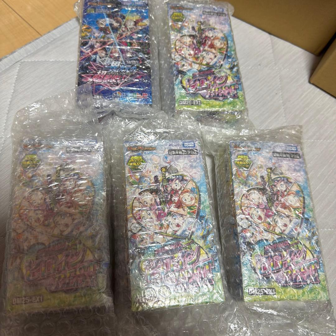 デュエルマスターズ　新品未開封シュリ付　ヒロインBEST4個＋異次元の超獣1個