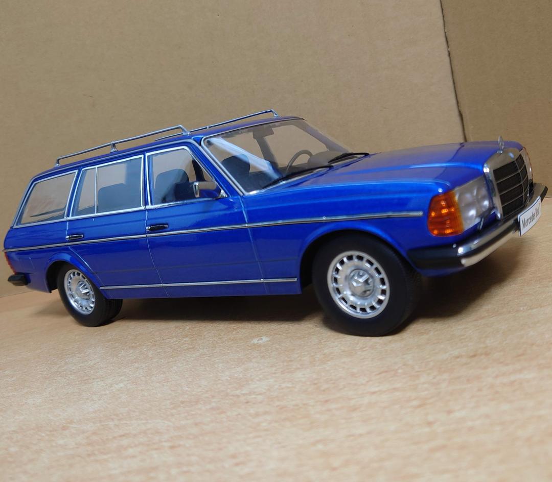 1/18 メルセデス S123 Tモデル 1978ダークブルー KKscale製