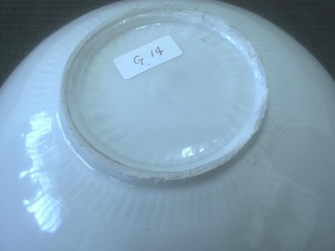 品格！【中国陶磁器　花文陽刻作上品物　鉢皿茶碗・G14】★水注　うっすら青み色合