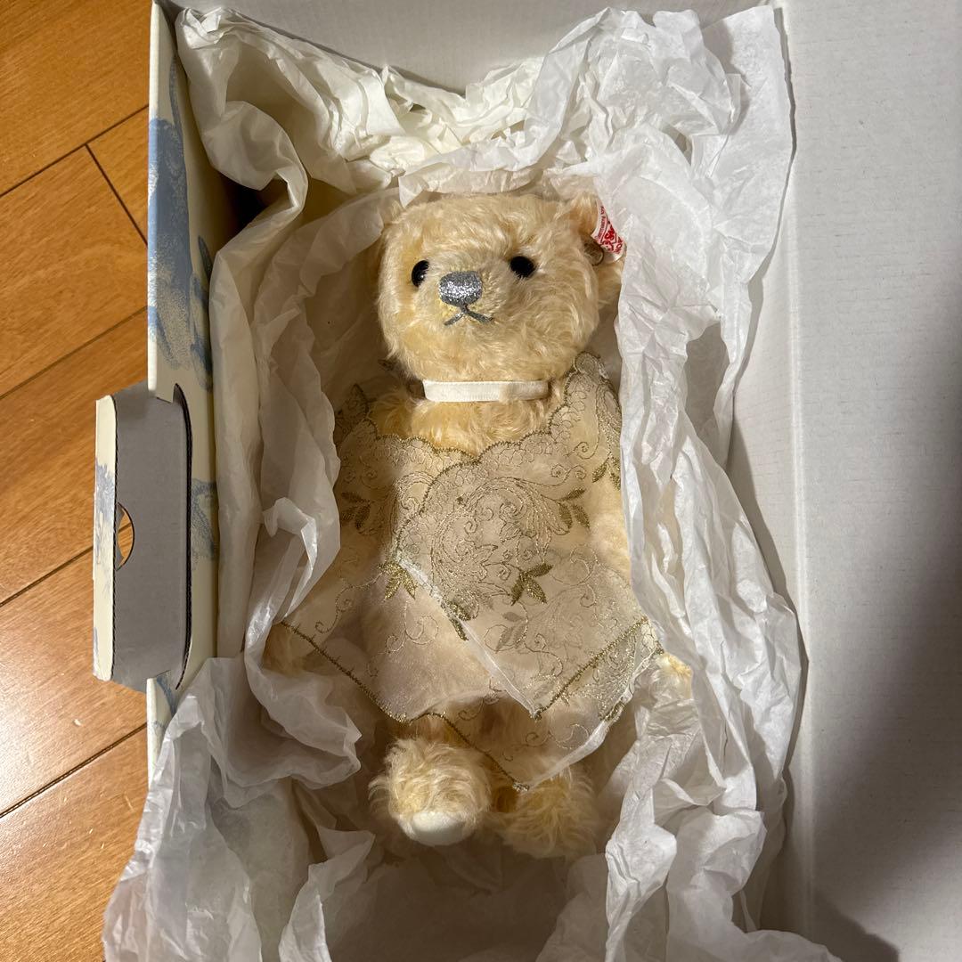 Steiffクリーム色のぬいぐるみ