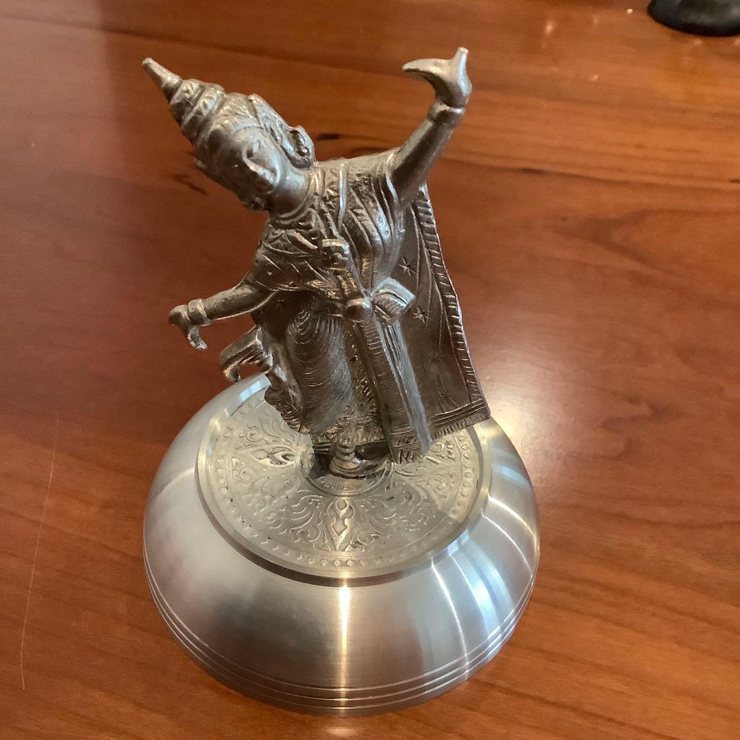 金属製の神像