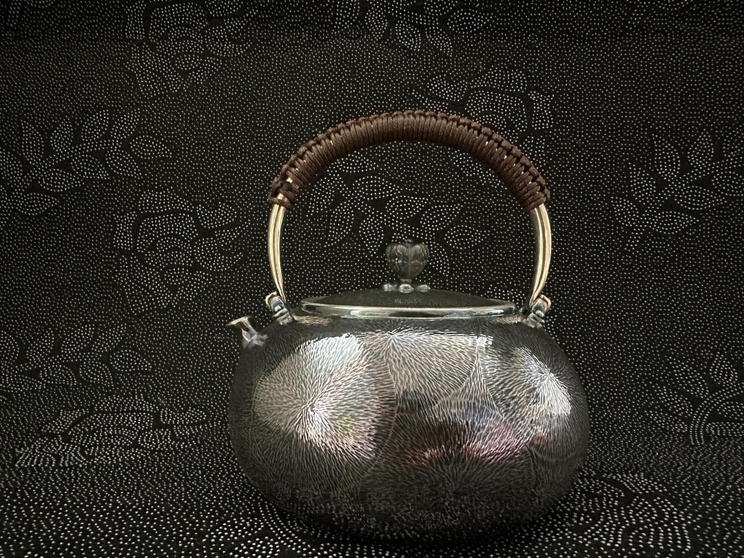 純銀製 丸形 菊摘 口打出湯沸 銀瓶 煎茶道具 重量1387g