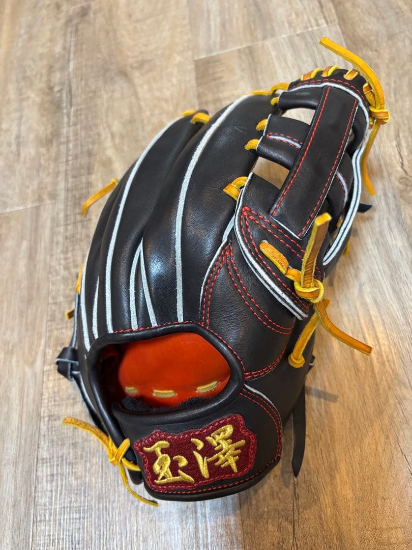硬式野球グローブ 玉澤黒赤ストライプ