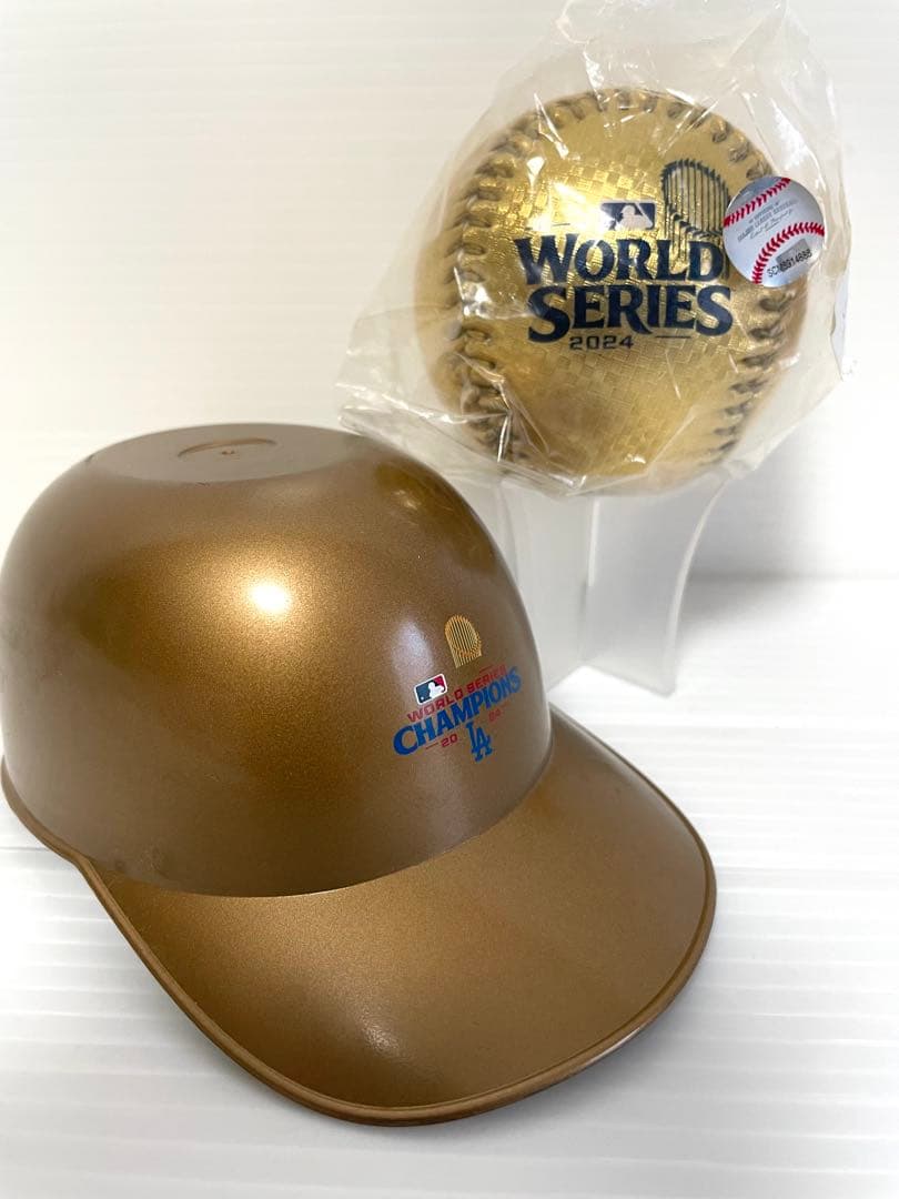 WBCワールドシリーズチャンピオン記念ボール & LA チャンピオンミニキャップ