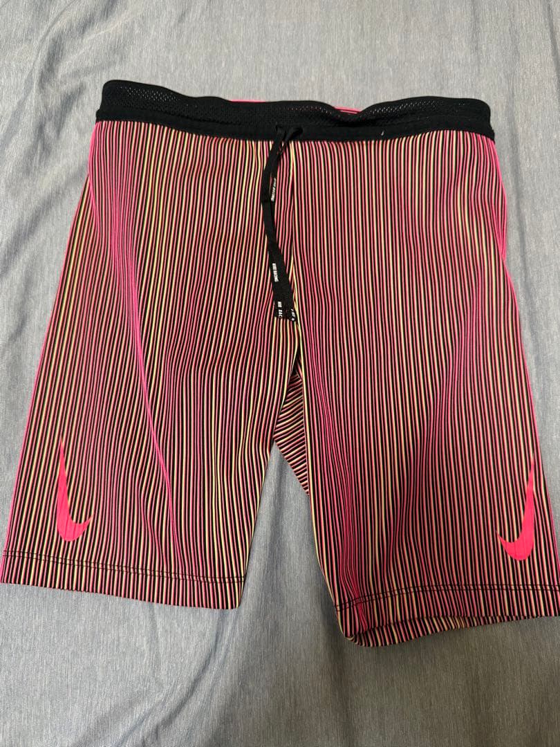 NIKE エアロスイフト　ハーフタイツ　sサイズ
