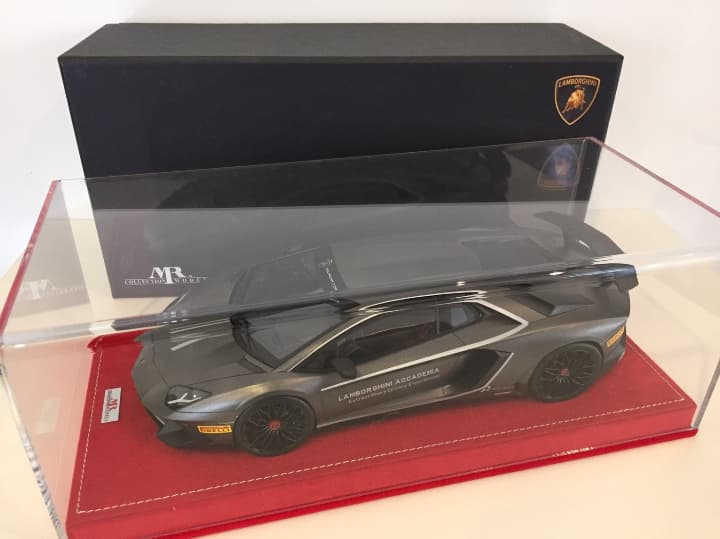 MRコレクション 1/18 ランボルギーニ アヴェンタドール 限定カラー