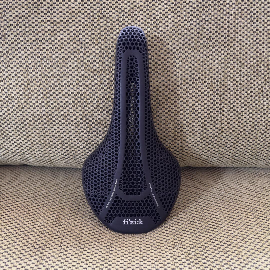 Fizik VENTO ANTARES R3 ADAPTIVE サドル140mm
