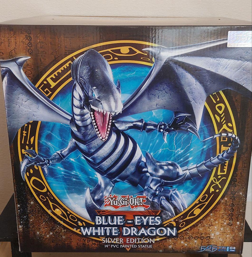 遊戯王　フィギュア　青眼の白竜　ブルーアイズ　ホワイトドラゴン