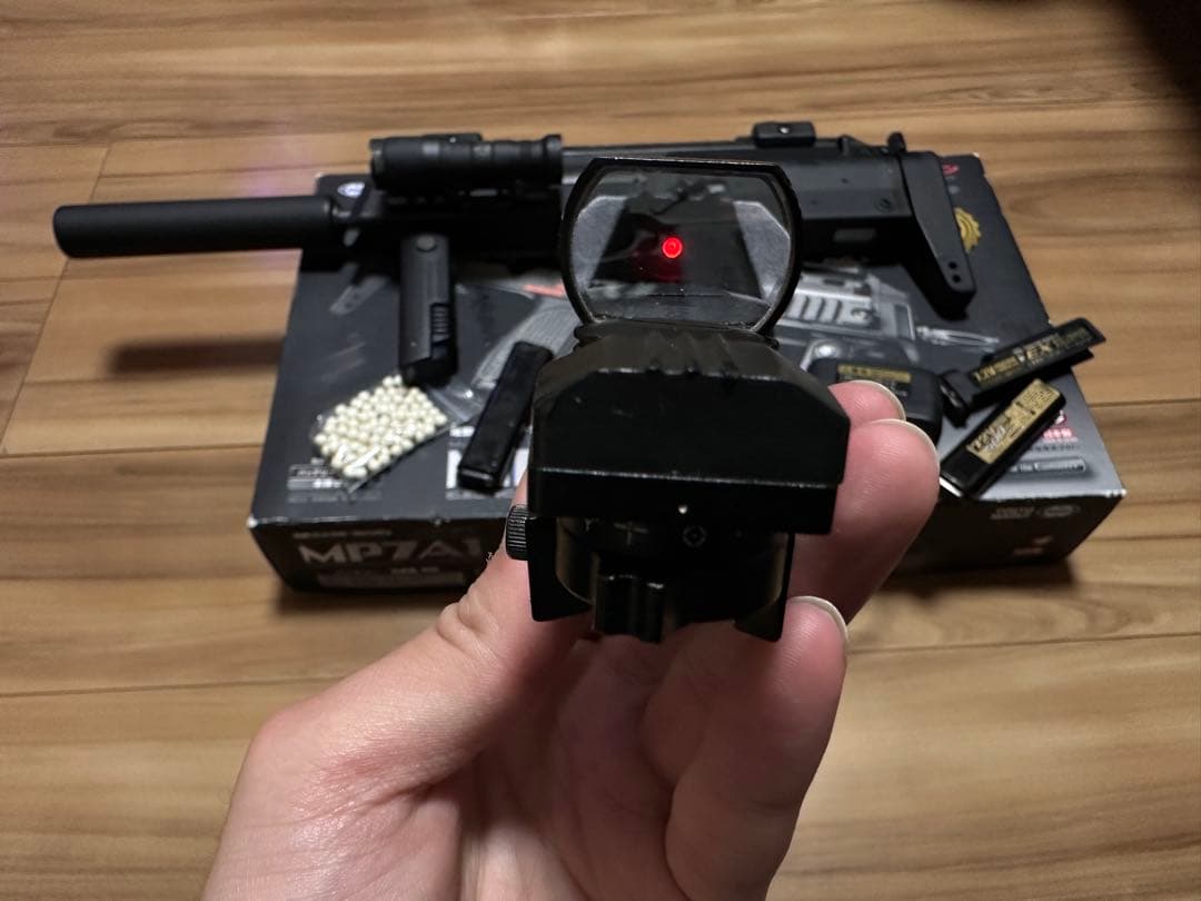 MP7A1 モデルガン フラッシュライト・諸々付き