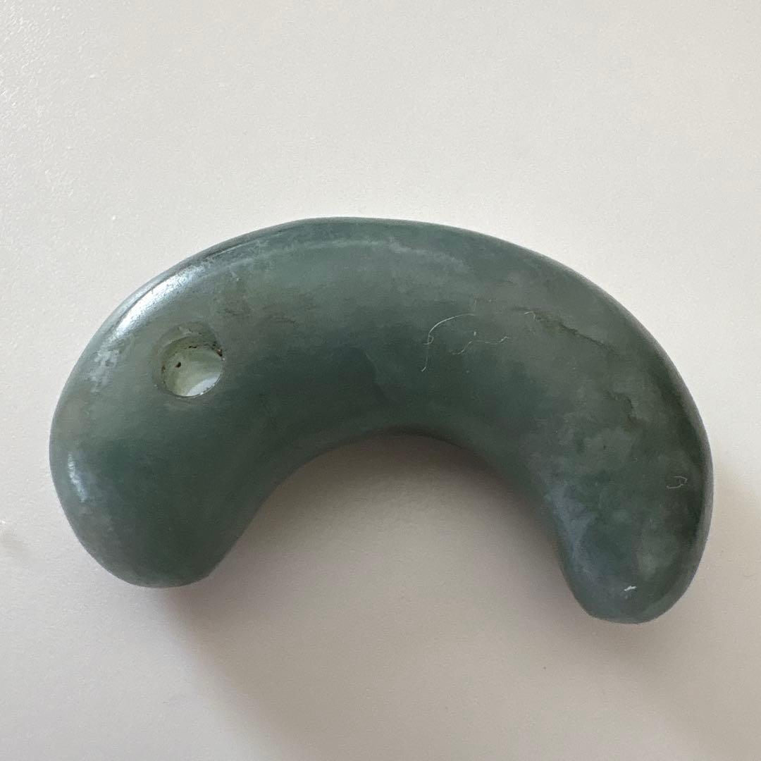 ヒスイ勾玉