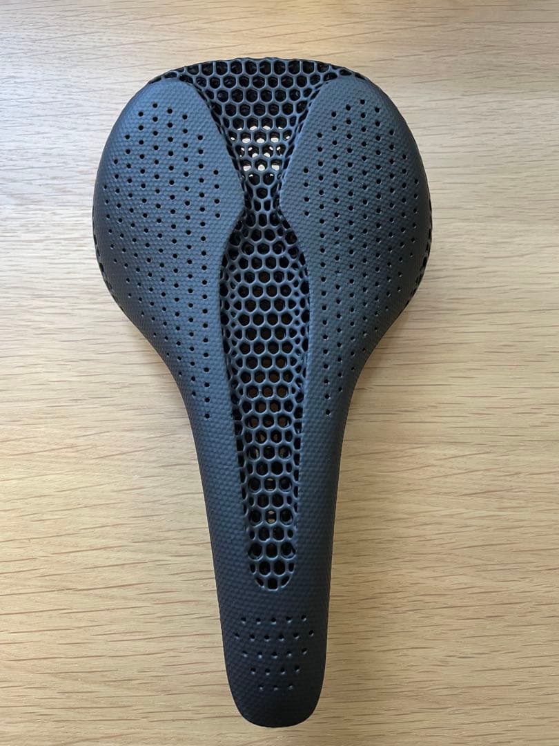 TNI 3D AeroFlow 2 カーボンサドル