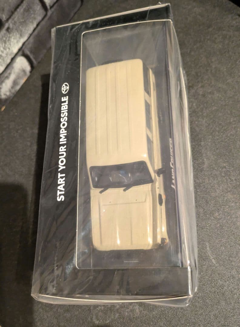 【新品未開封】トヨタ ランドクルーザー色見本 ミニカー1/30 ベージュ セット