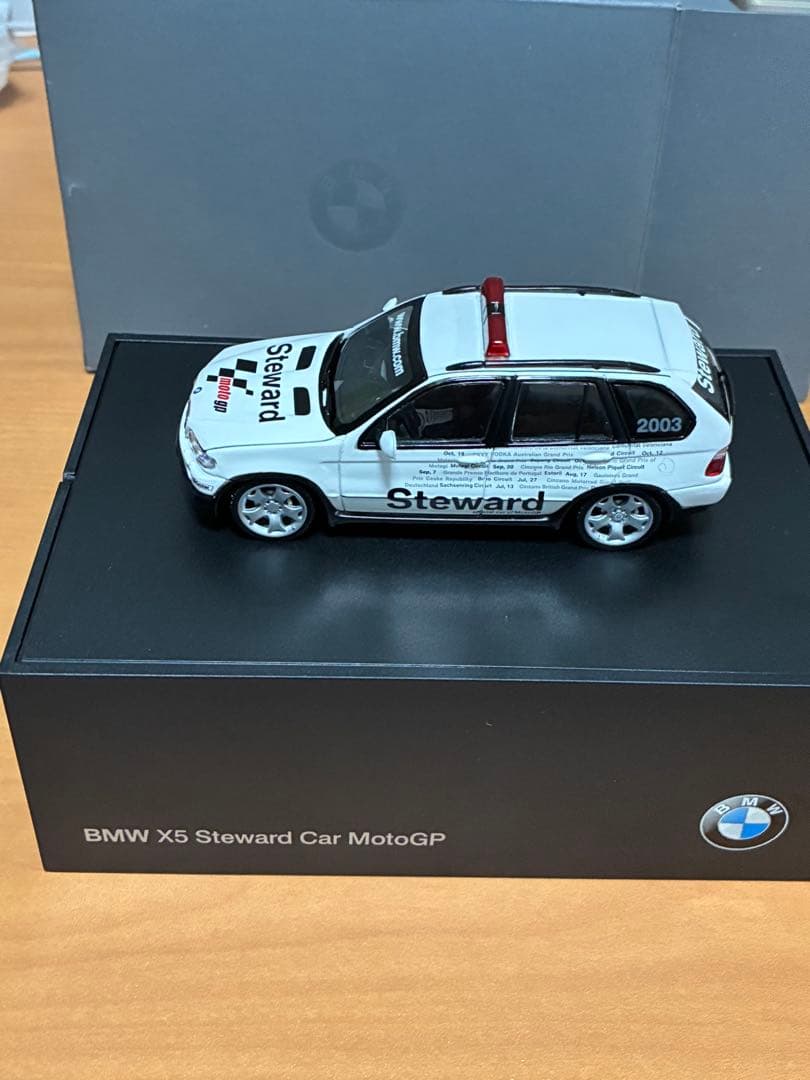 ディーラー特注 ミニチャンプス X5 Steward Car MotoGP