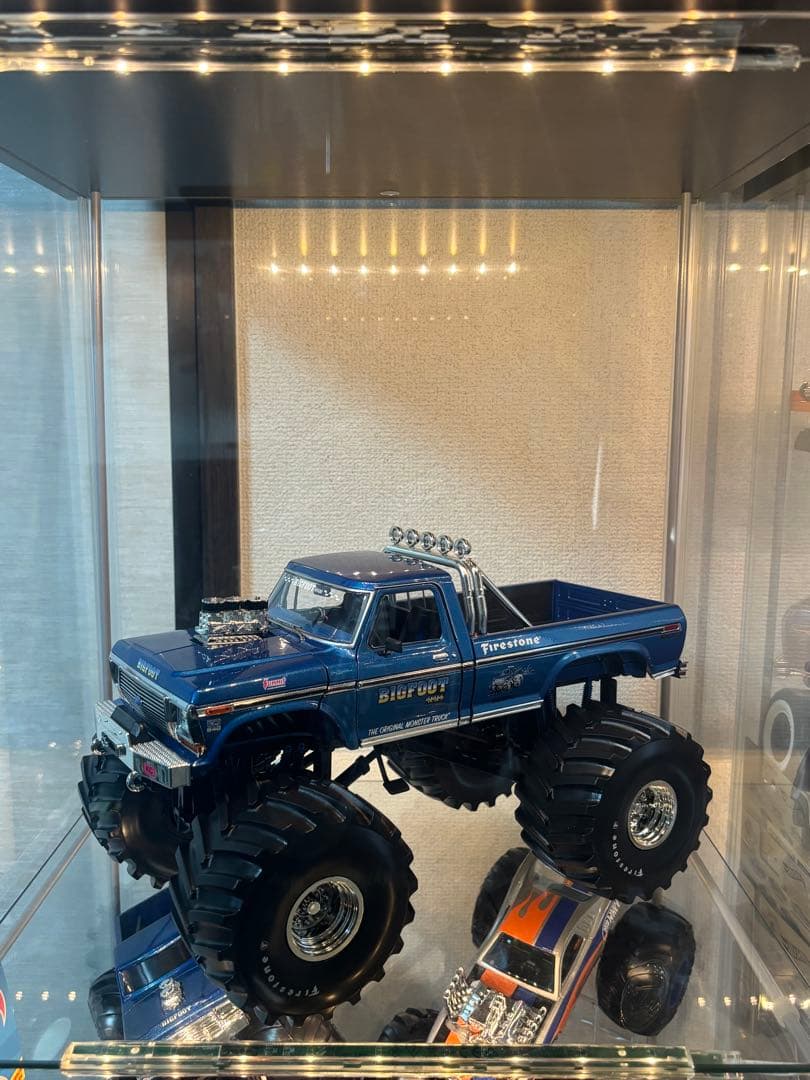 ビッグフット グリーンライト キングオブクランチ 1/18 ミニカー