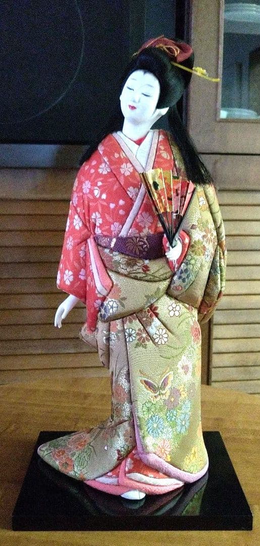 木目込人形 赤と金の着物