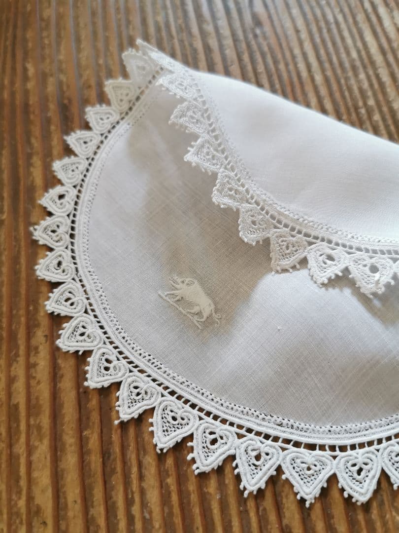 アンティーク 猪いのししアペンツェル刺繍 精緻なニードルワーク♤ ドイリー