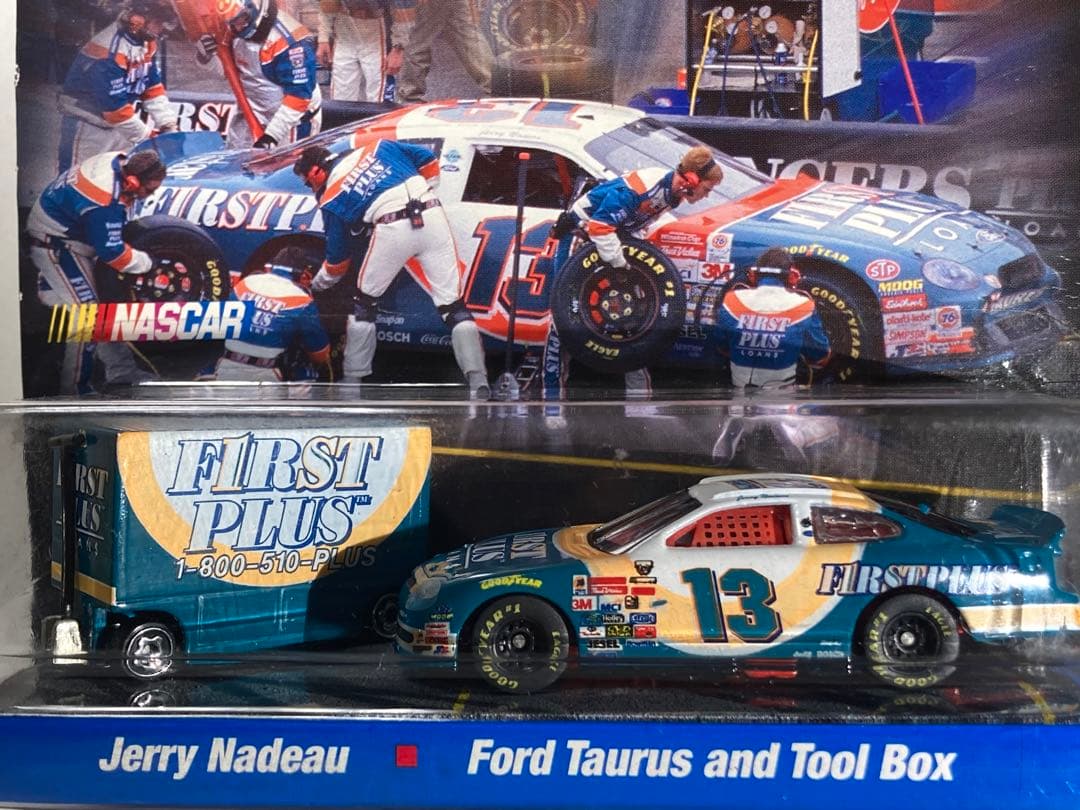 ミニカー Ford Taurus and Tool Box #13
