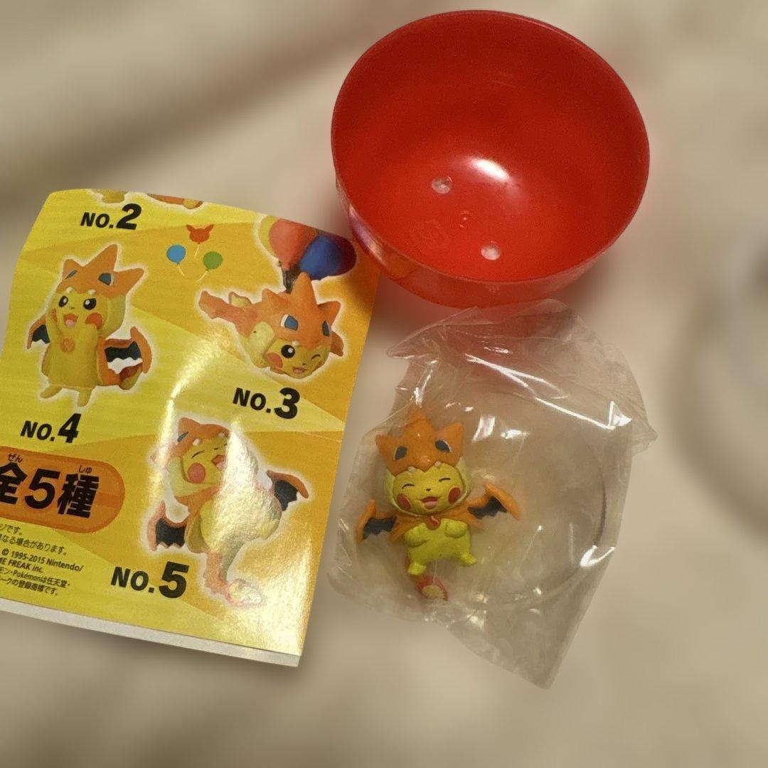 ポケモンセンター　コレクションフィギュア　リザードンポンチョピカチュウ　⑤
