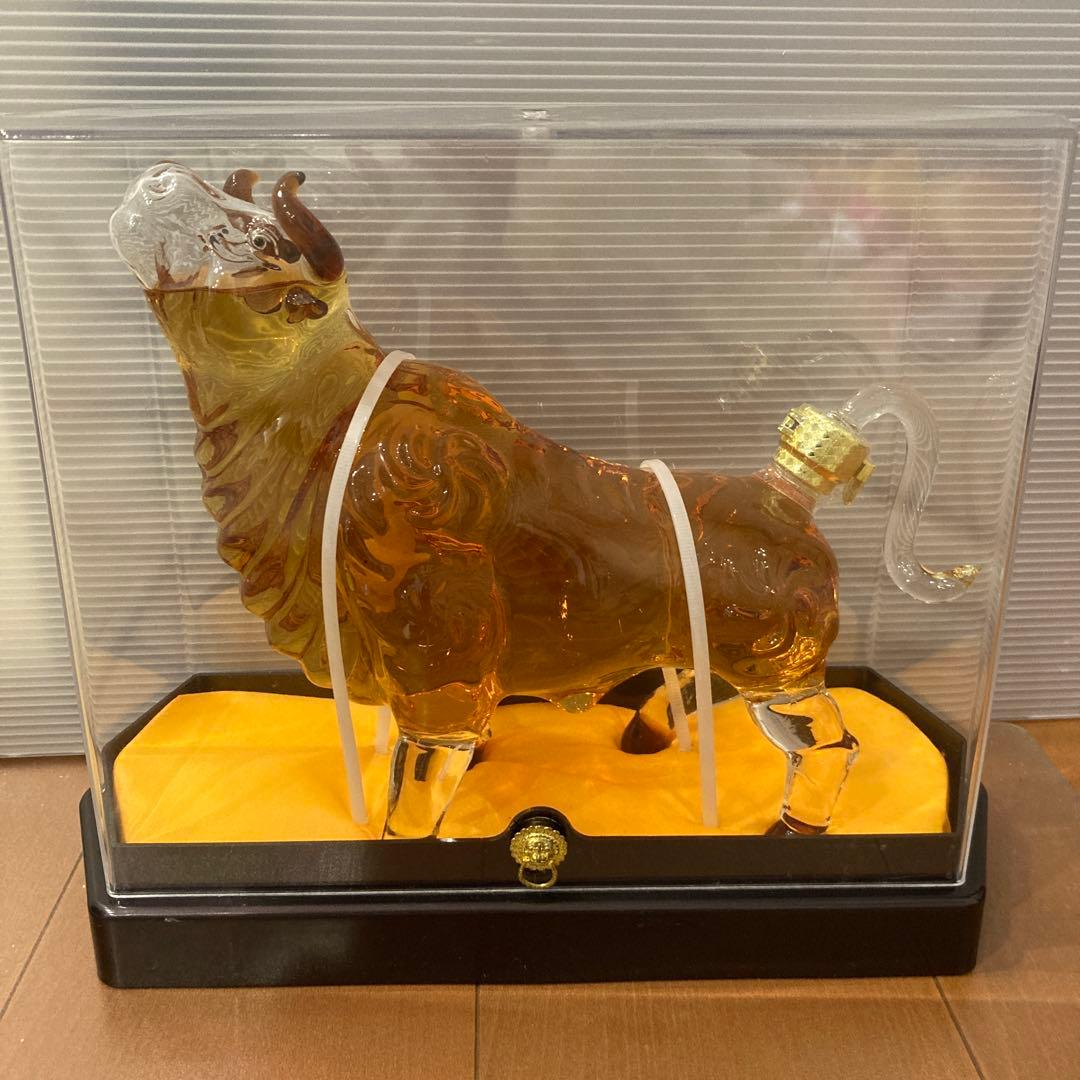 牛型ブランデー ボトル ケース付き