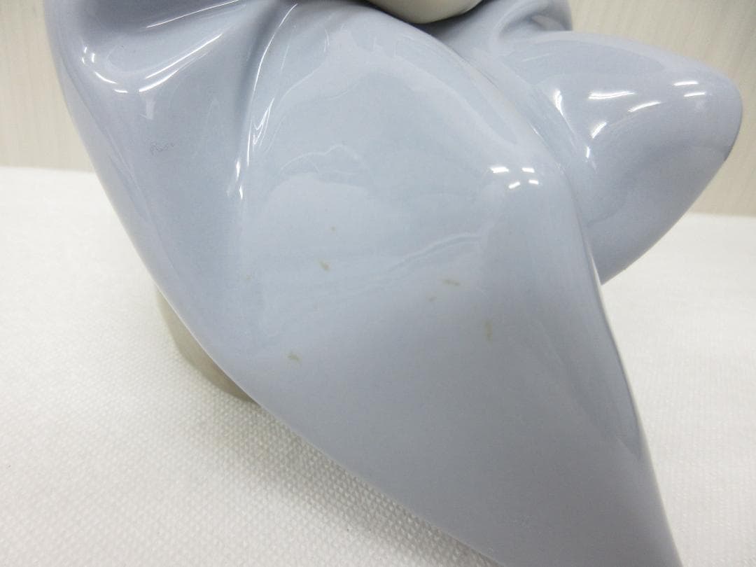リヤドロ 花の香りにつつまれて 置物 飾り 陶器 少女 花 クラシック a