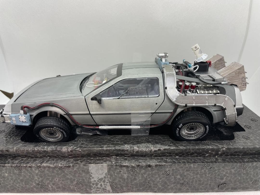 205-100 HotWheels 1/18 バック トゥ ザ フューチャー