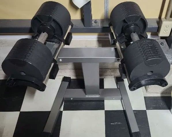 【引き取り限定】可変式ダンベル　スタンド付き　 最大32kg 4キロ刻み　中古
