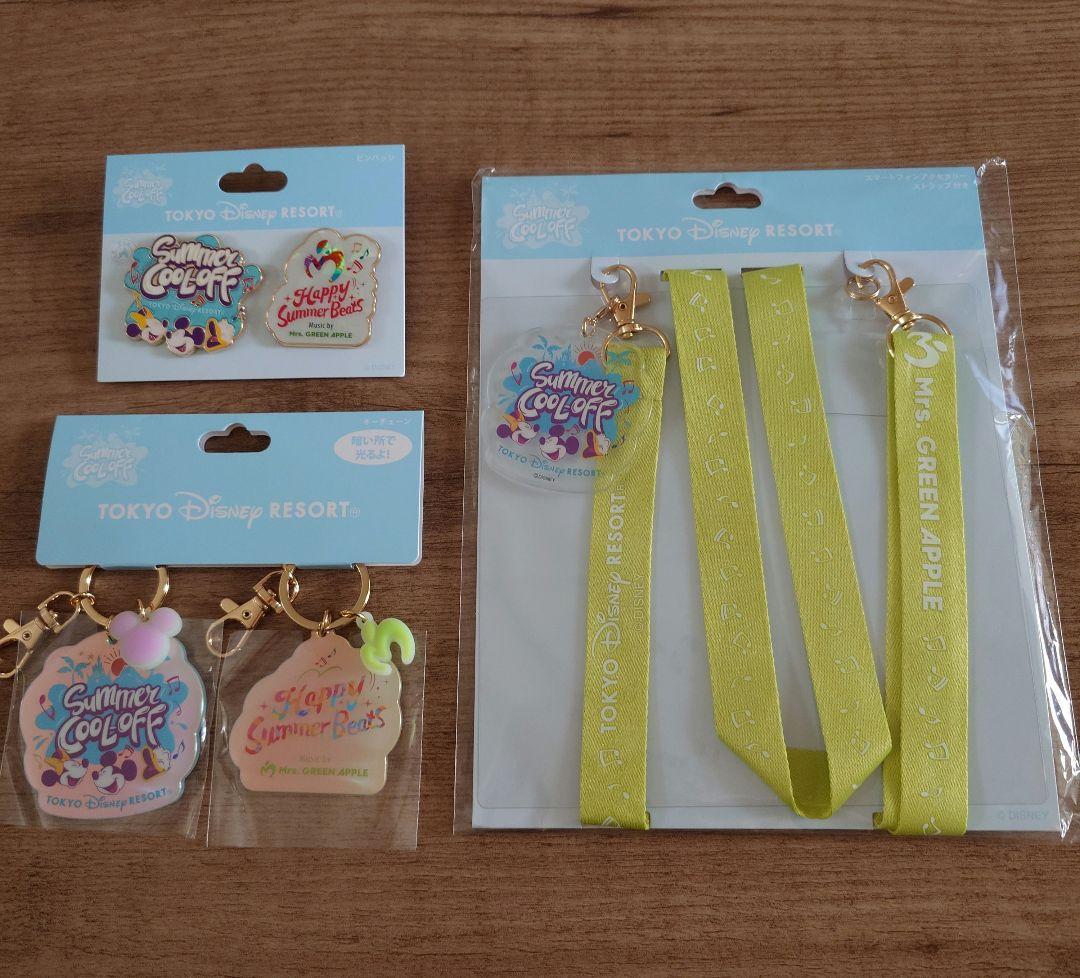①　ディズニー　サマークールオフ　Mrs. GREEN APPLE　ストラップ