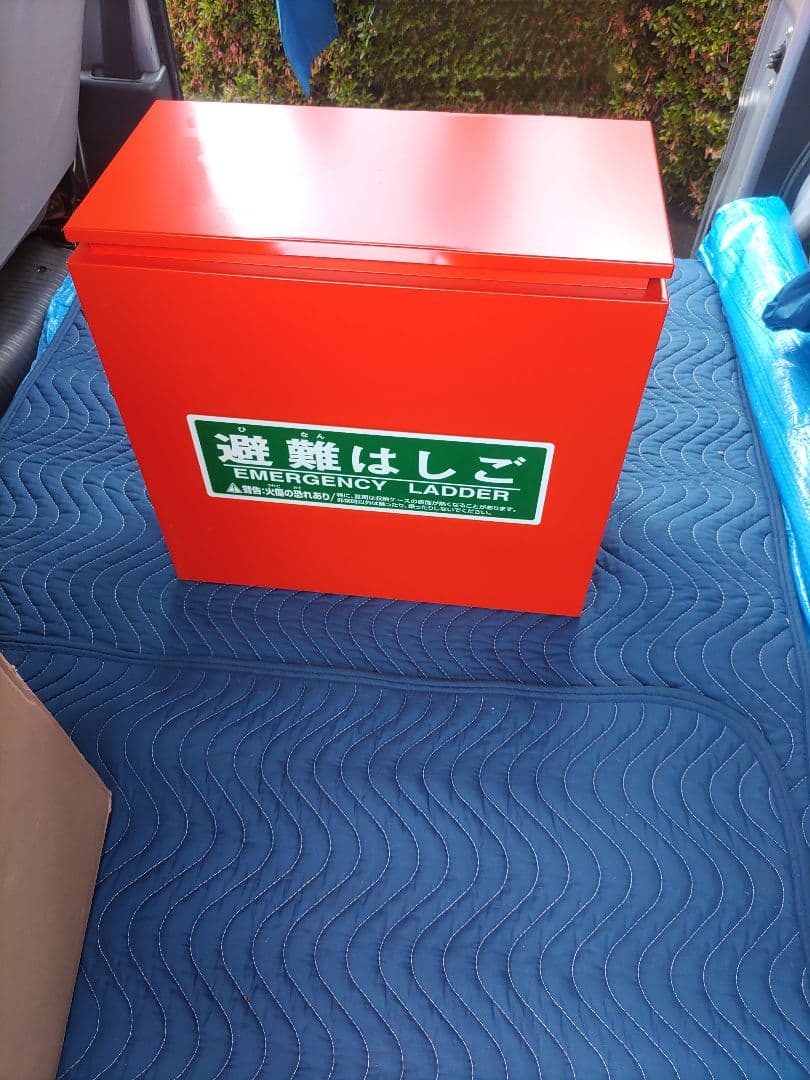鉄製避難用具収納ボックス