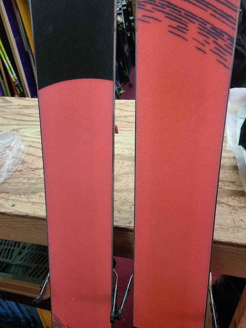 191 VOLKL REVOLT 121 + KINGPIN 13 + シール