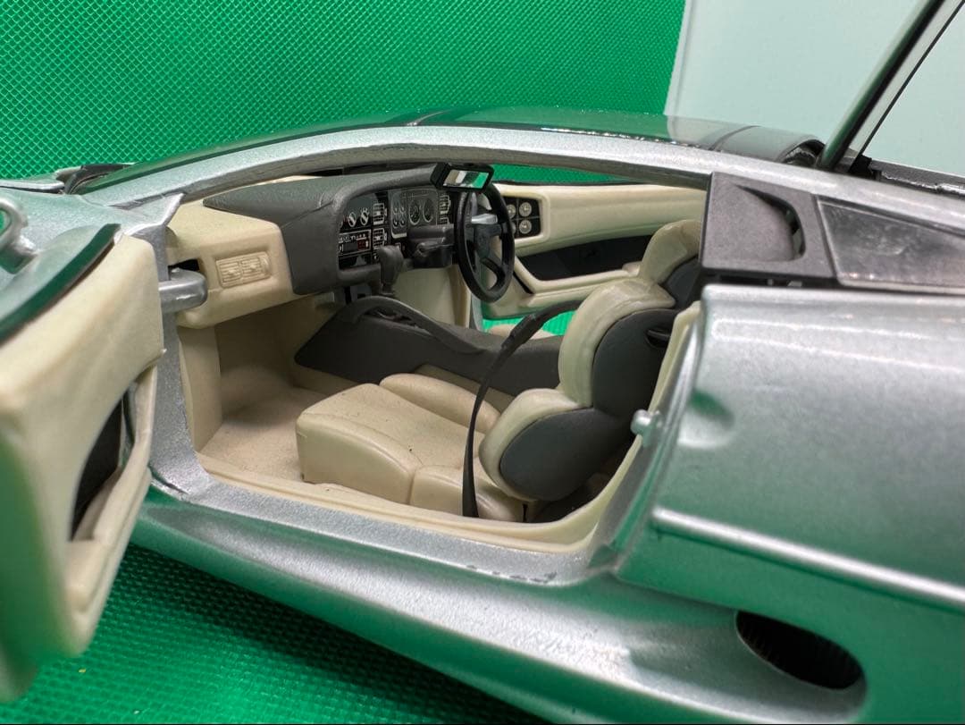 Jaguar XJ220 シルバー 1/18スケール
