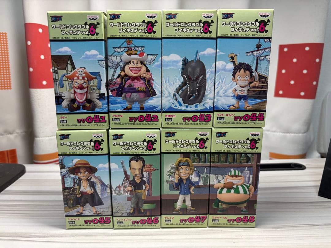 ワンピース　ワールドコレクタブルフィギュア