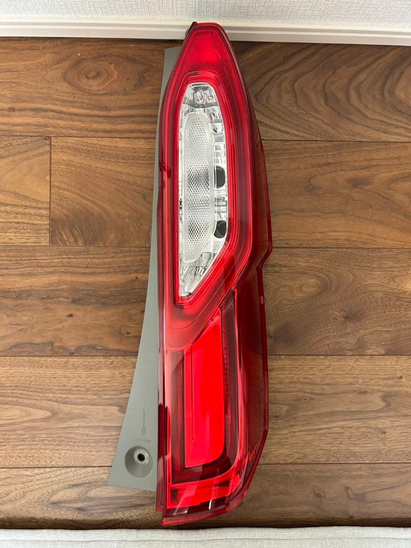 ホンダ NBOX JF3 右テールライトユニット