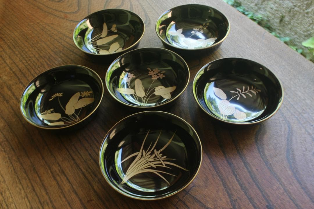 ばら売り可！時代金縁黒漆に優美な草花蒔絵の映える小皿6点（検輪島塗蒔絵皿菓子皿