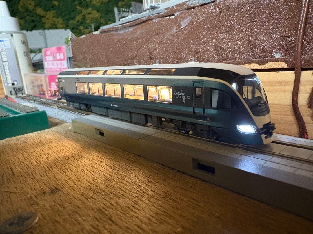 E261系 サフィール踊り子 室内表現シール＆室内灯装着