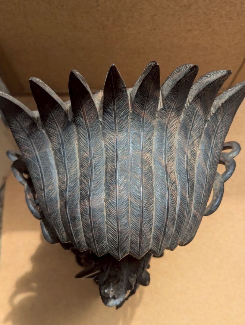 霊鳥ガルーダに乗るヴィシュヌ神　木製彫刻