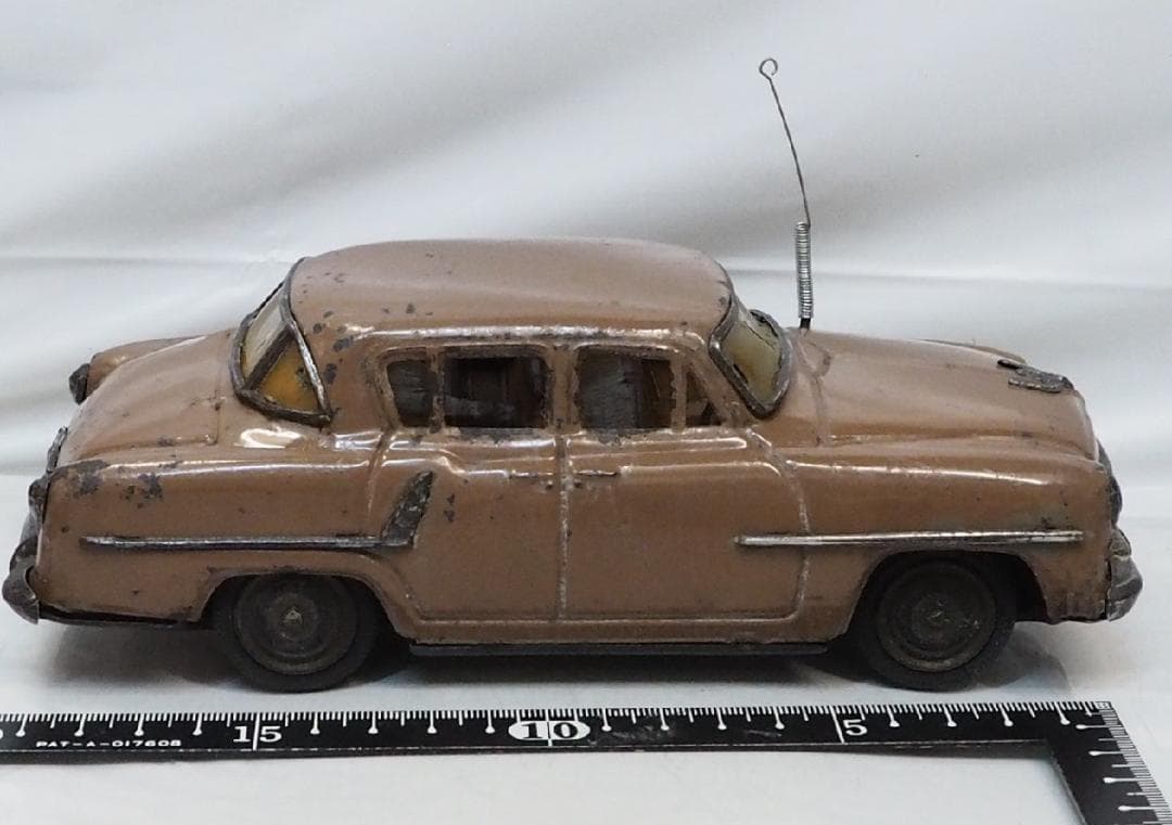 萬代屋【初代トヨペット クラウン薄茶】ブリキtin toy car自動車【箱無】