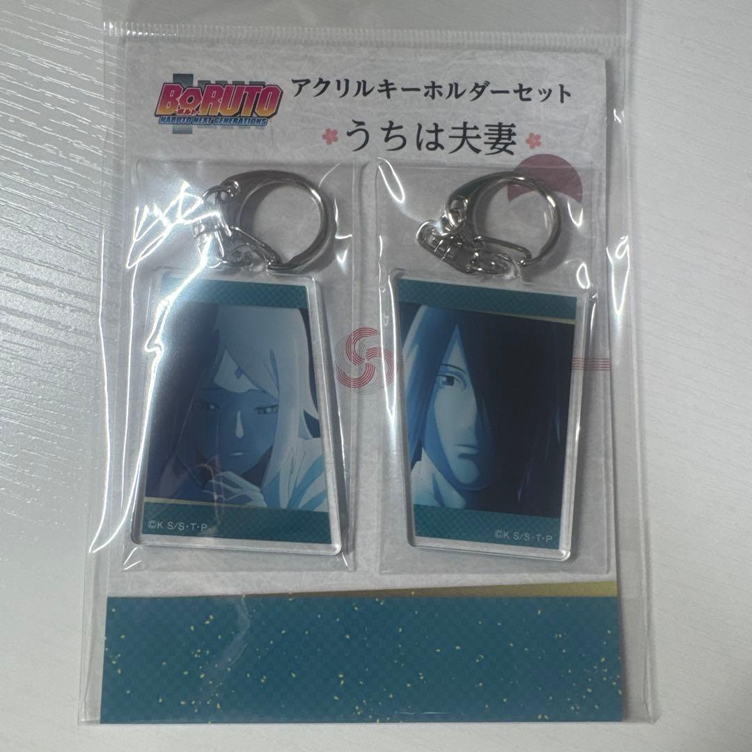 NARUTO うちはサスケ・サクラ　キーホルダー　缶バッジ　うちは夫妻