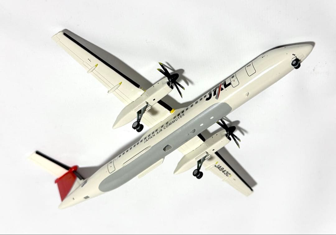 JALUX 1/200 DHC-8-400 JACアーク塗装
