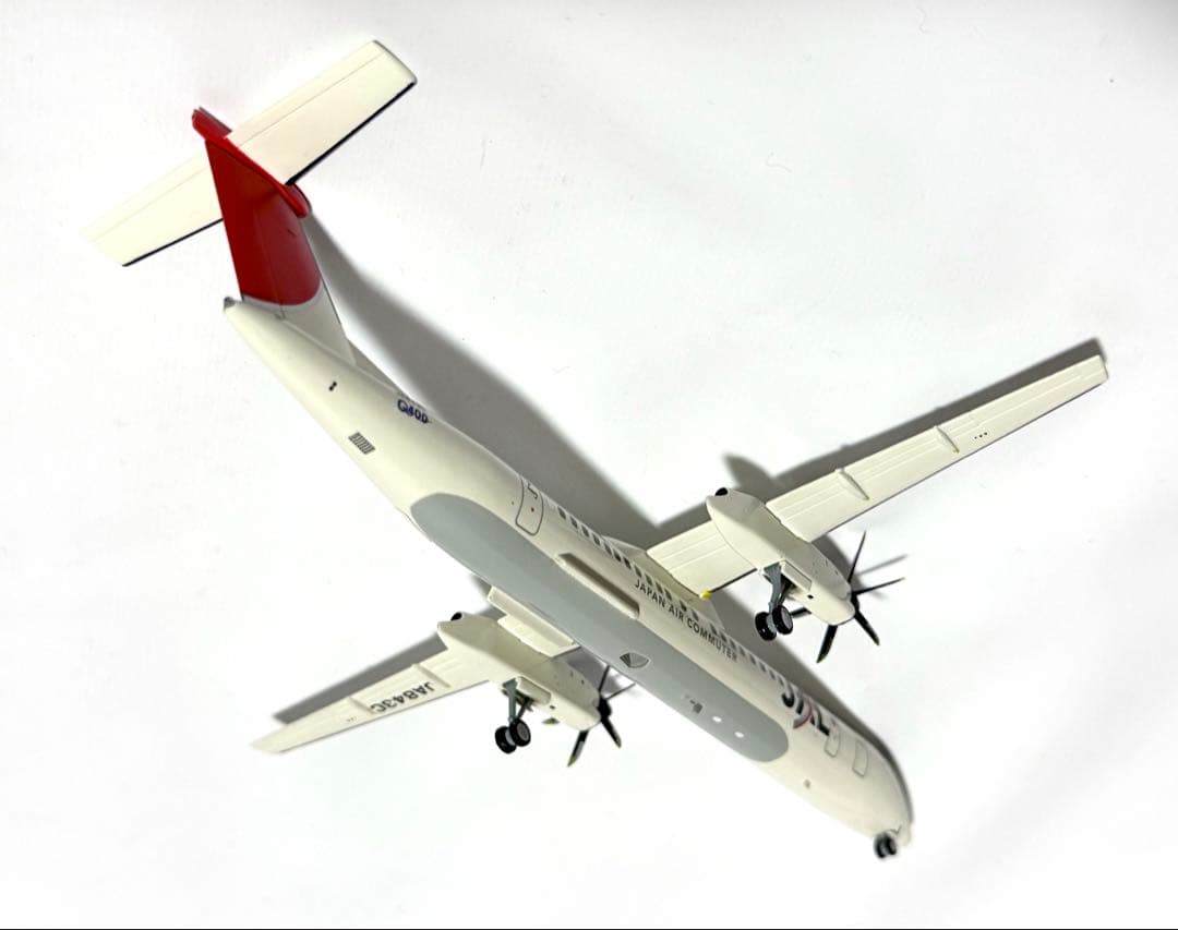 JALUX 1/200 DHC-8-400 JACアーク塗装