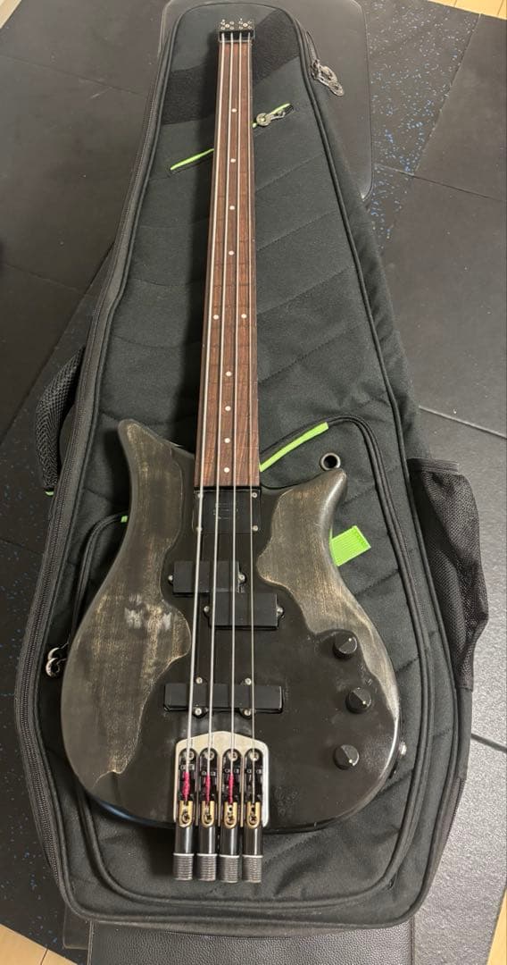 Fernandes FRB-55 ヘッドレス_フレットレスベース唯一無二