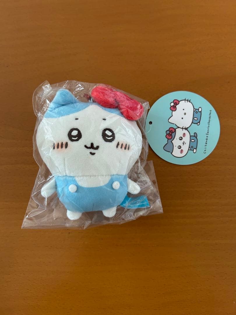 ちいかわ×サンリオキャラクターズぷちミニマスコット（ハチワレ　ハローキティ)