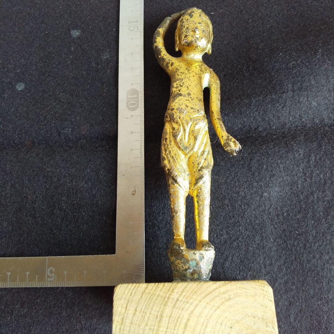 古代の金色の仏像